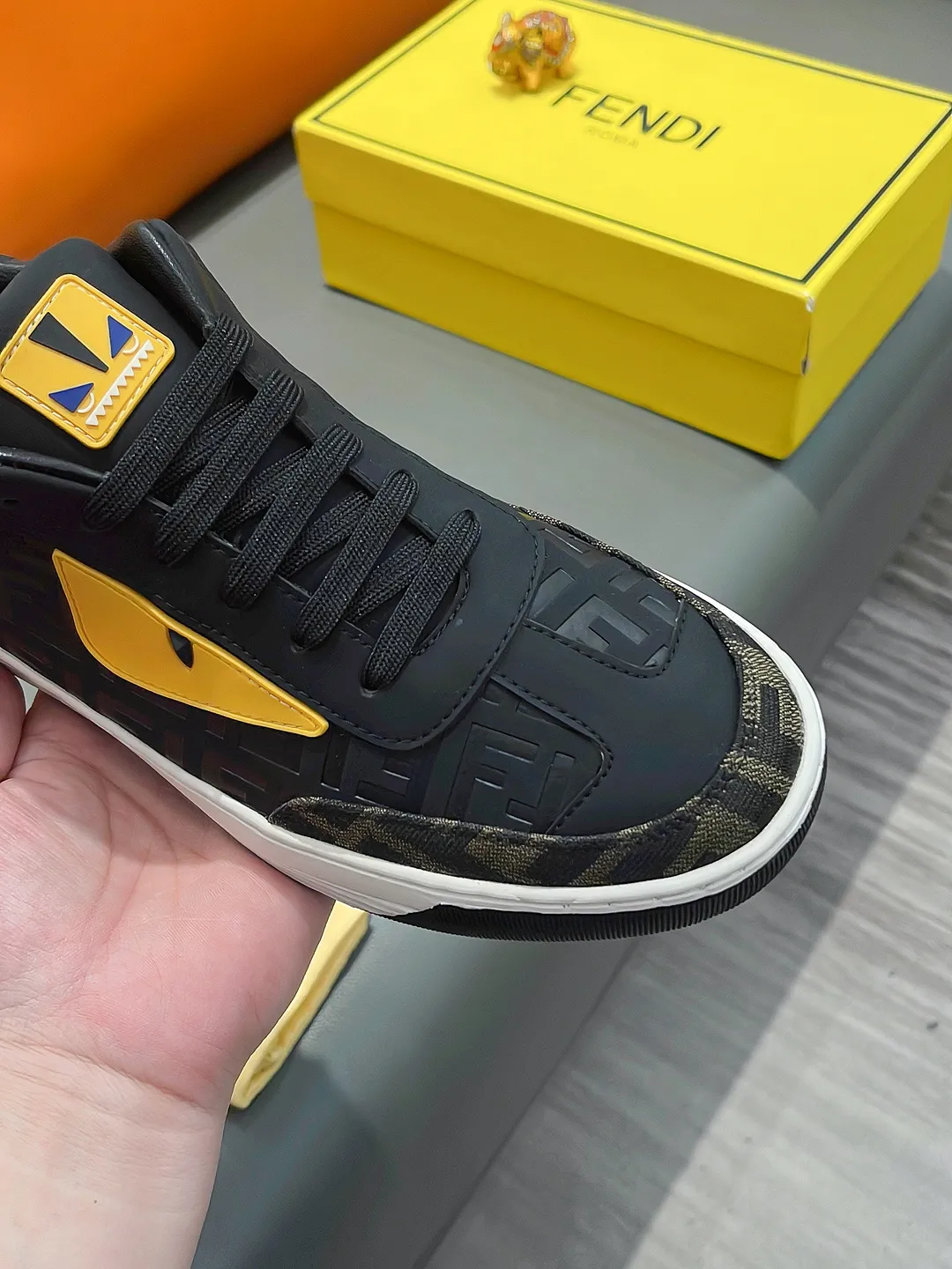 Men's shoes FENDI "Fendi" P400 Regular size: 38-44 (casual shoes) Product materials: Selected cowhide upper, soft sheepskin lining; original outsole.